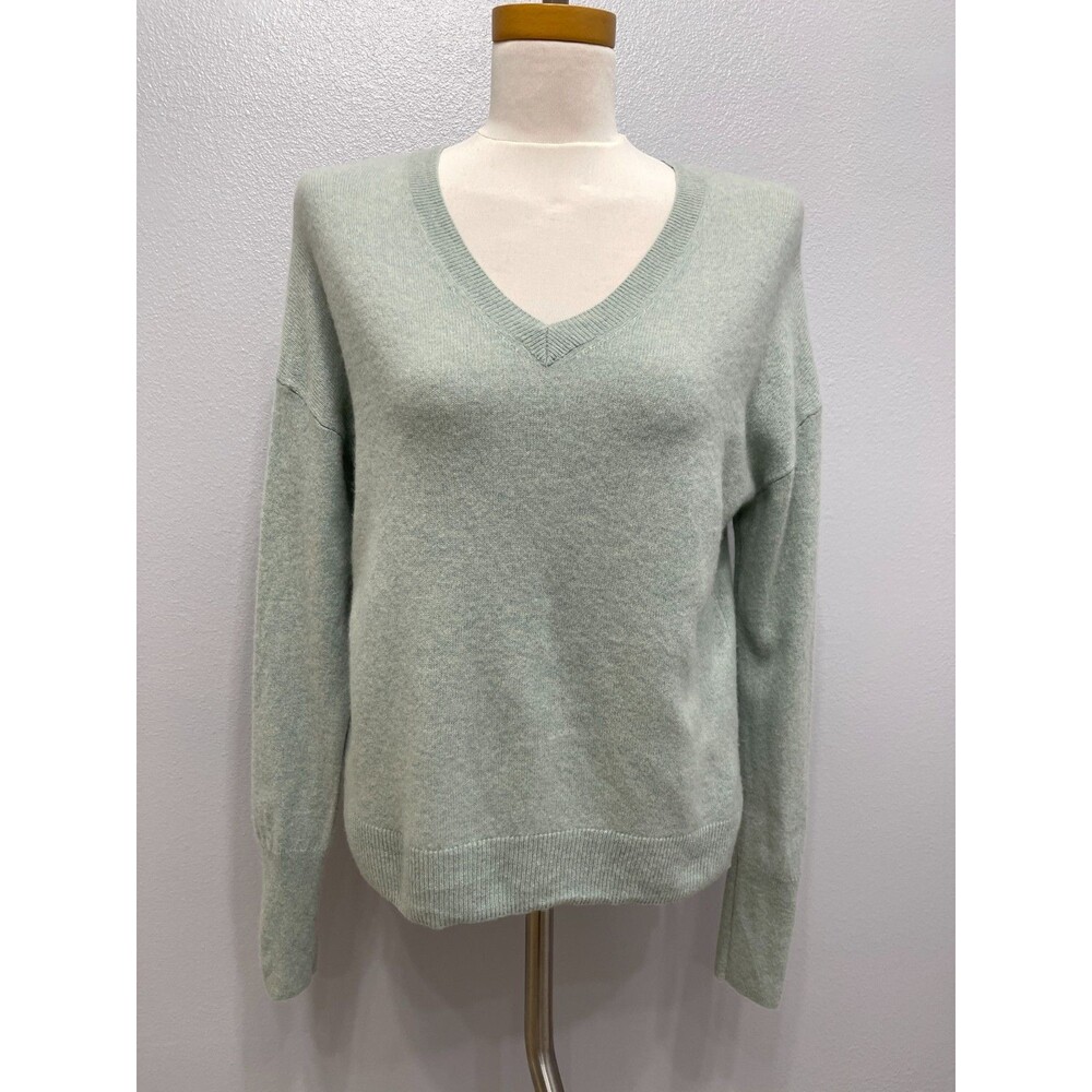 Tahari V-Neck Sweater Large 100% 2 Ply Cashmere Light Green Long Sleeve